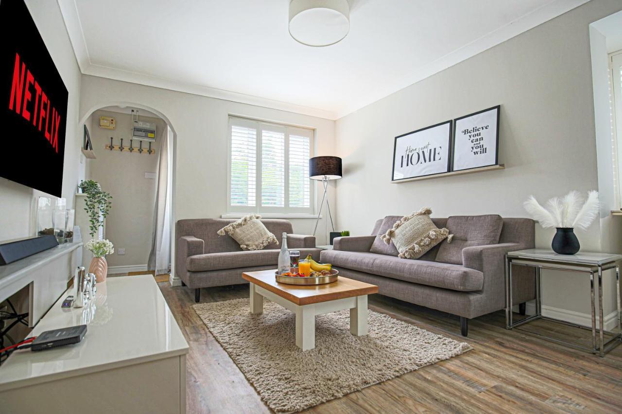 Lowndes House - Close To Centre - Garden, Free Parking And Smart Tv By Yoko * Milton Keynes