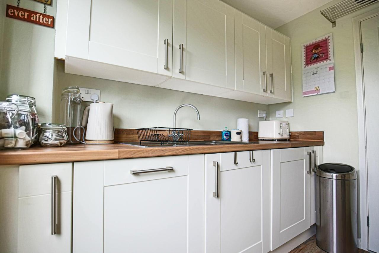 Lowndes House - Close To Centre - Garden, Free Parking And Smart Tv By Yoko